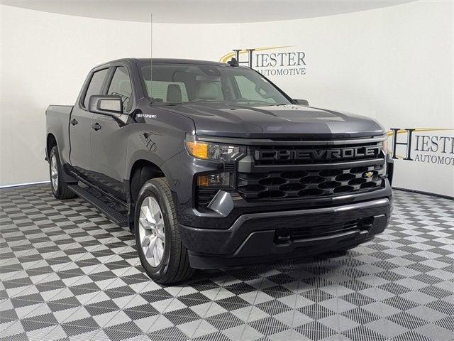 2022 Chevrolet Silverado 1500 4WD Crew Cab Standard Bed Custom