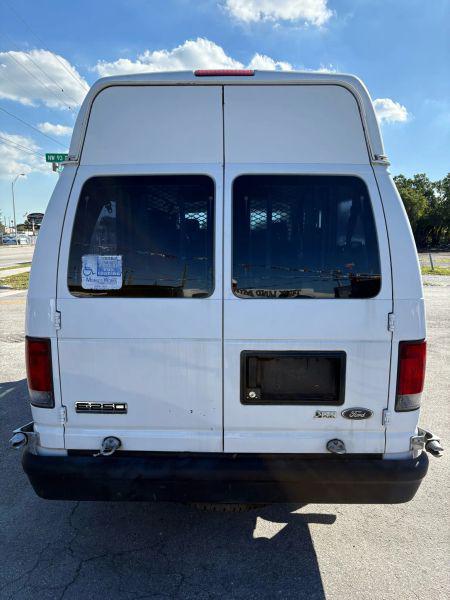 2010 Ford E-250 Base