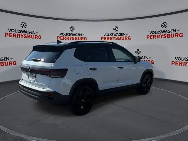 2026 Volkswagen Taos SE Black