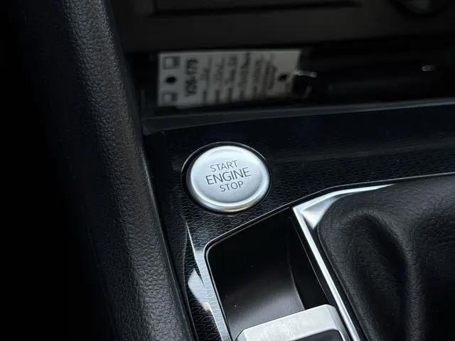 2026 Volkswagen Taos SE Black