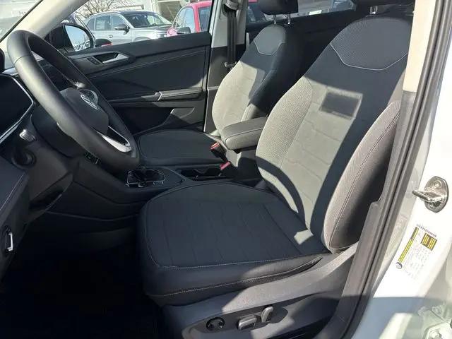 2026 Volkswagen Taos SE Black