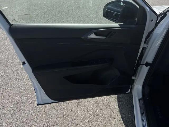 2026 Volkswagen Taos SE Black
