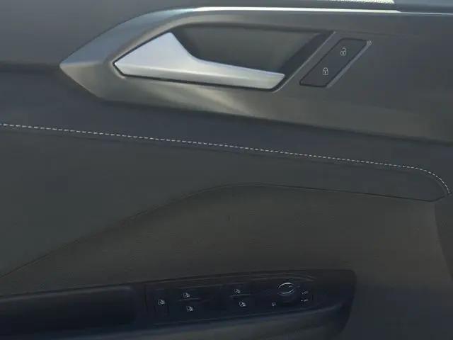2026 Volkswagen Taos SE Black