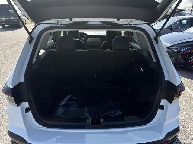 2026 Volkswagen Taos SE Black