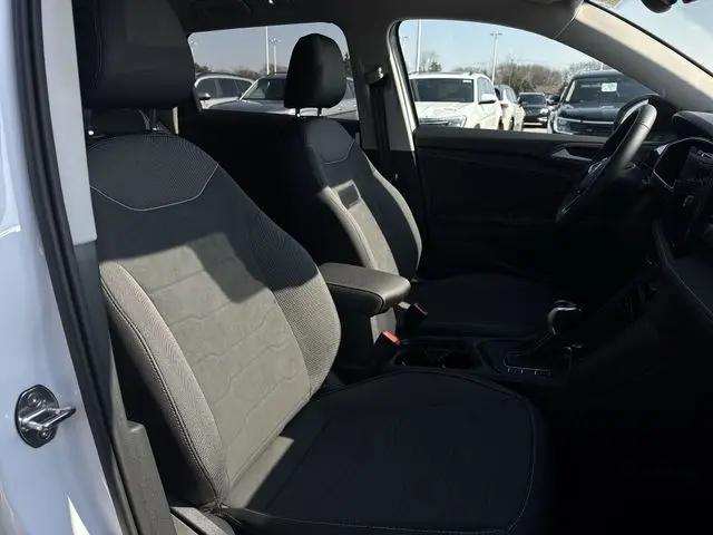2026 Volkswagen Taos SE Black