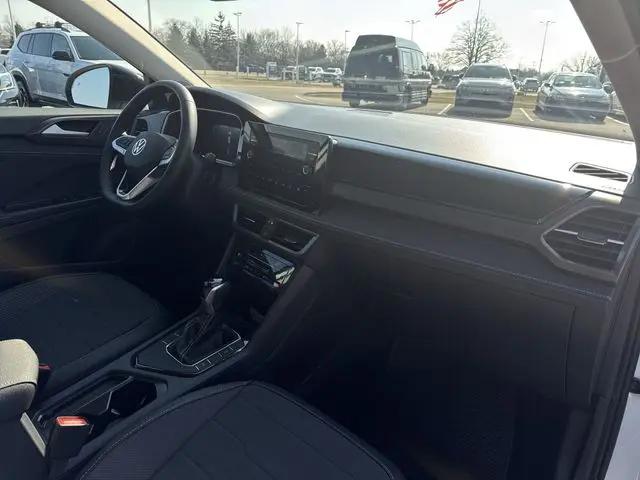2026 Volkswagen Taos SE Black