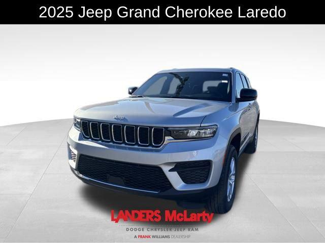 2025 Jeep Grand Cherokee GRAND CHEROKEE LAREDO 4X2