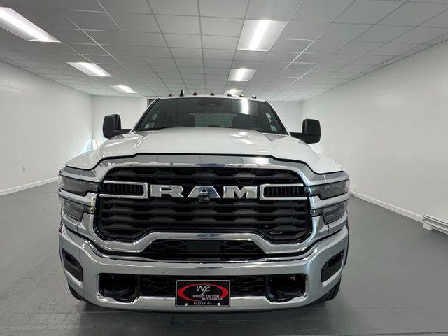 2026 RAM Ram 5500 Chassis Cab RAM 5500 TRADESMAN CHASSIS CREW CAB 4X4 84 CA