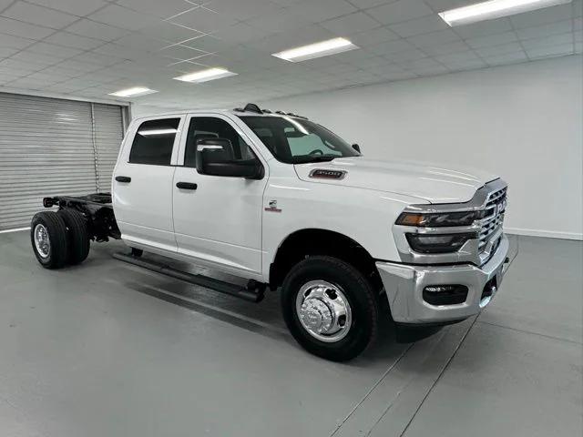 2026 RAM Ram 3500 Chassis Cab RAM 3500 TRADESMAN CREW CAB CHASSIS 4X4 60 CA 2026 RAM Ram 3500 Chassis Cab RAM 3500 TRADESMAN CREW CAB CHASSIS 4X4 60 CA
