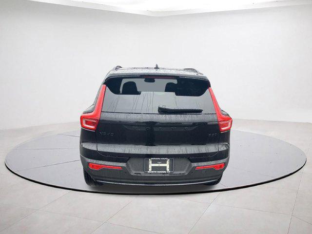 2026 Volvo XC40 B5 Ultra Black Edition