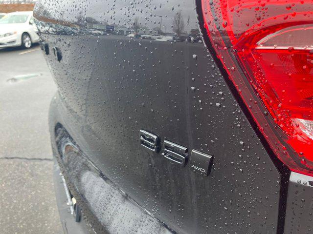 2026 Volvo XC40 B5 Ultra Black Edition