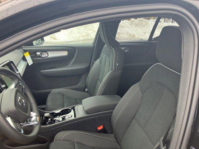 2026 Volvo XC40 B5 Ultra Black Edition