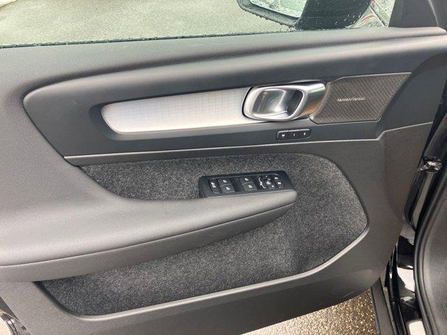 2026 Volvo XC40 B5 Ultra Black Edition