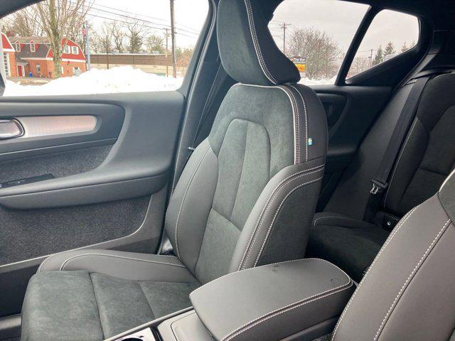 2026 Volvo XC40 B5 Ultra Black Edition