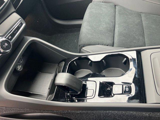 2026 Volvo XC40 B5 Ultra Black Edition