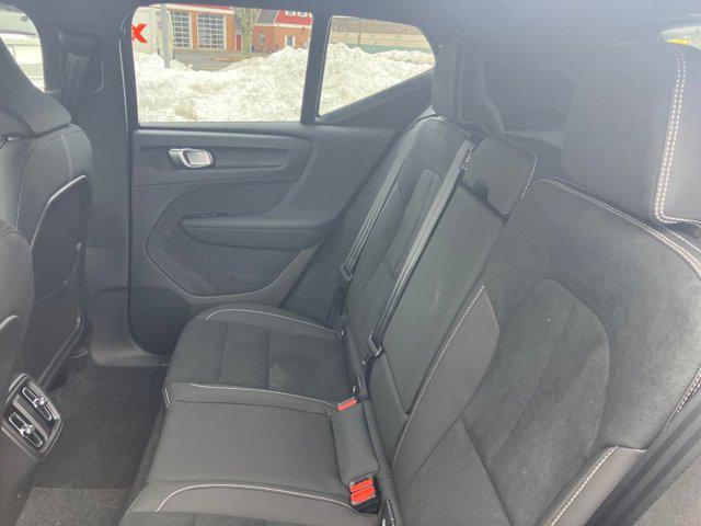 2026 Volvo XC40 B5 Ultra Black Edition