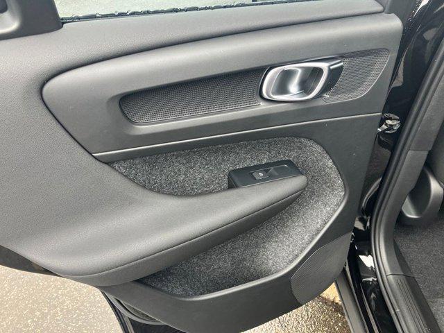 2026 Volvo XC40 B5 Ultra Black Edition