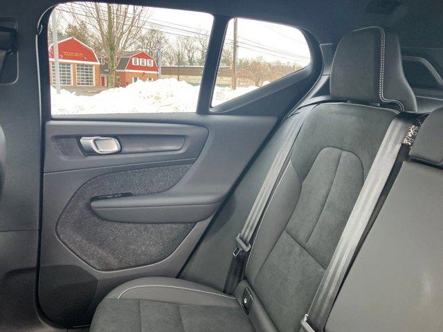 2026 Volvo XC40 B5 Ultra Black Edition