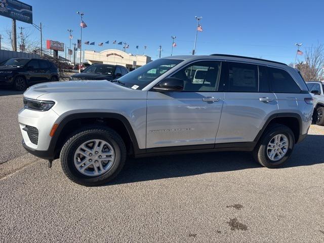 2025 Jeep Grand Cherokee GRAND CHEROKEE LAREDO 4X4