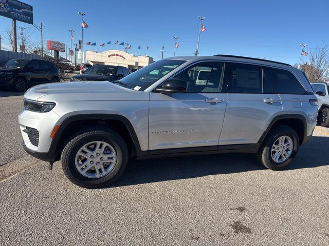 2025 Jeep Grand Cherokee GRAND CHEROKEE LAREDO 4X4