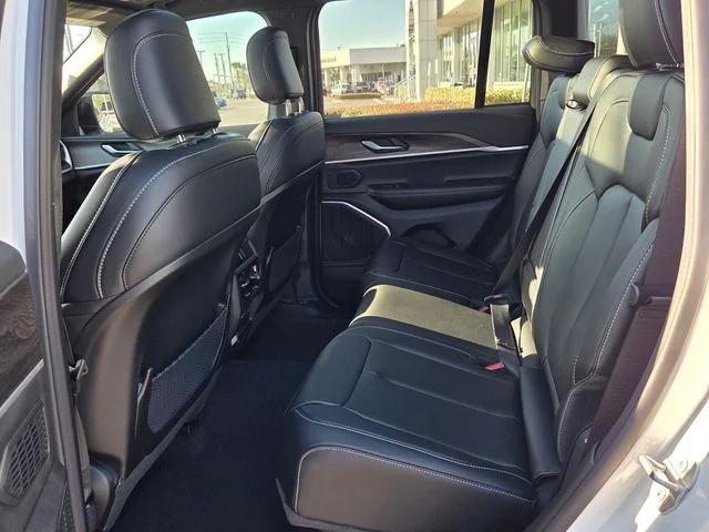 2026 Jeep Grand Cherokee Limited 4x2