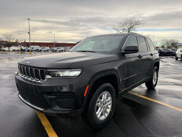 2025 Jeep Grand Cherokee GRAND CHEROKEE LAREDO 4X4