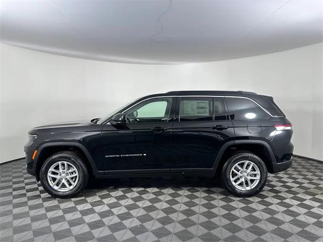2025 Jeep Grand Cherokee GRAND CHEROKEE LAREDO X 4X4