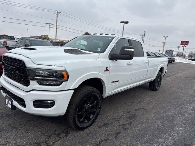 2024 RAM 3500 Limited Crew Cab 4x4 8 Box