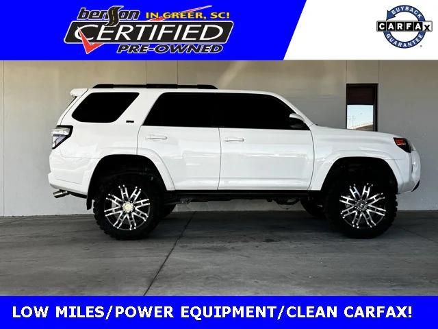 2017 Toyota 4Runner SR5 2017 Toyota 4Runner SR5
