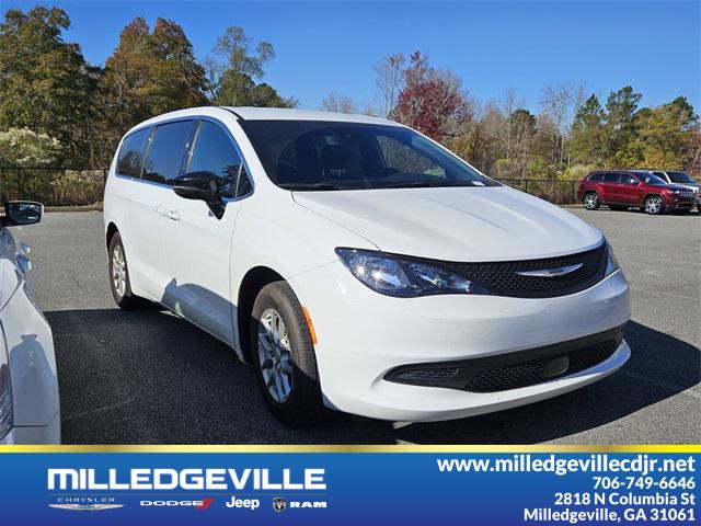 2025 Chrysler Voyager LX