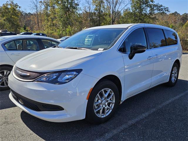2025 Chrysler Voyager LX