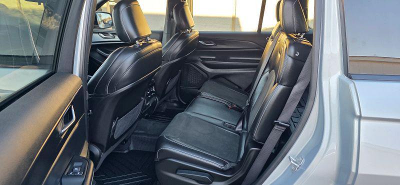 2025 Jeep Grand Cherokee L Altitude 4x4