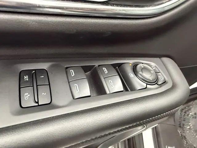 2024 GMC Yukon XL 4WD SLT