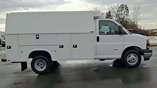 2025 GMC Savana Cutaway Work Van