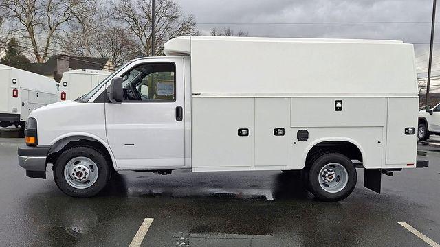 2025 GMC Savana Cutaway Work Van