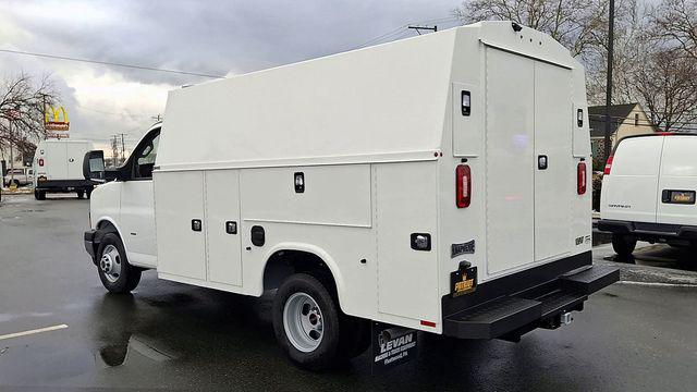 2025 GMC Savana Cutaway Work Van
