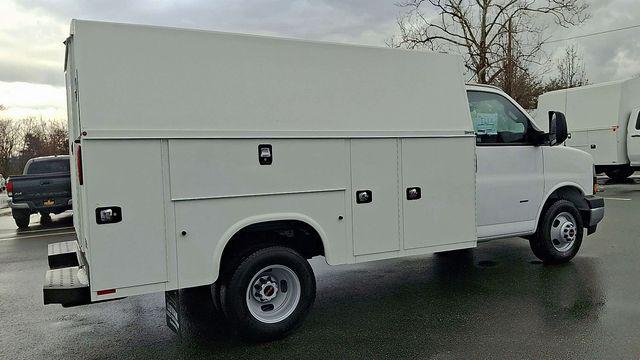 2025 GMC Savana Cutaway Work Van