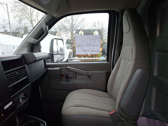2025 GMC Savana Cutaway Work Van
