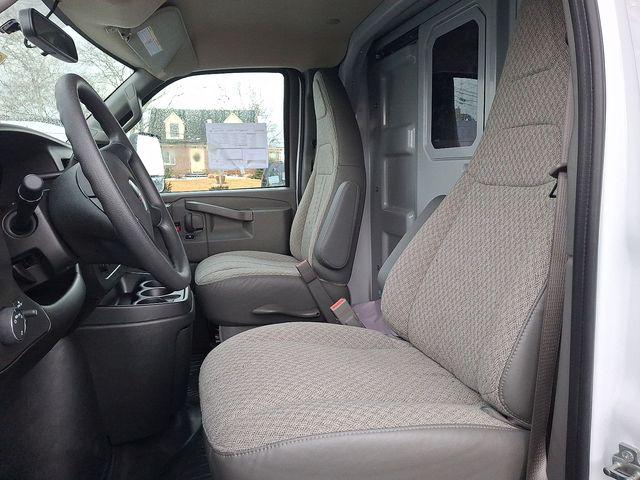 2025 GMC Savana Cutaway Work Van