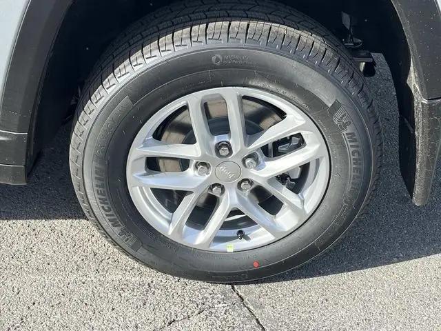 2025 Jeep Grand Cherokee L Laredo X 4x4