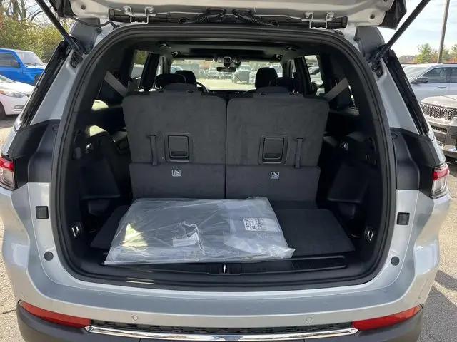 2025 Jeep Grand Cherokee L Laredo X 4x4