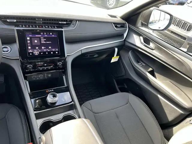 2025 Jeep Grand Cherokee L Laredo X 4x4