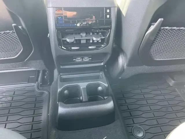 2025 Jeep Grand Cherokee L Laredo X 4x4