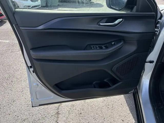 2025 Jeep Grand Cherokee L Laredo X 4x4