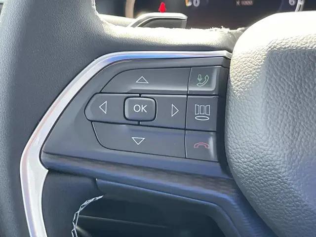2025 Jeep Grand Cherokee L Laredo X 4x4