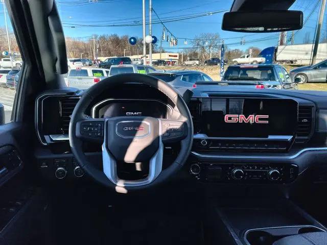 2026 GMC Sierra 2500HD Crew Cab, Standard Bed, SLT, 4WD