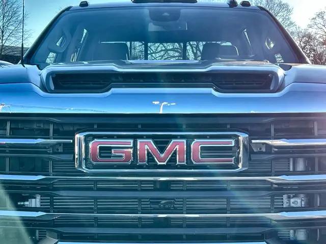 2026 GMC Sierra 2500HD Crew Cab, Standard Bed, SLT, 4WD