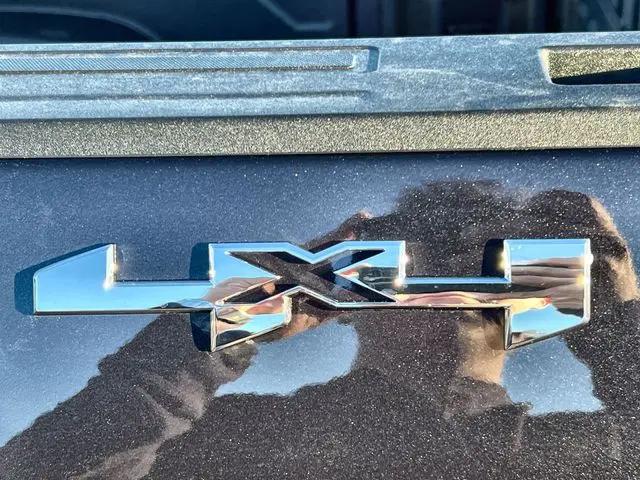2026 GMC Sierra 2500HD Crew Cab, Standard Bed, SLT, 4WD