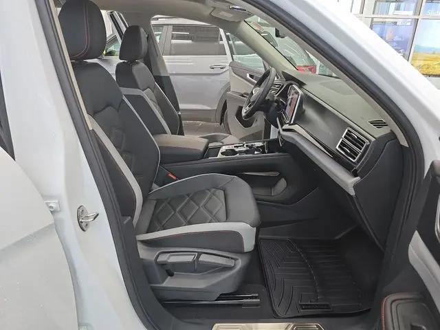 2026 Volkswagen Atlas Peak Edition