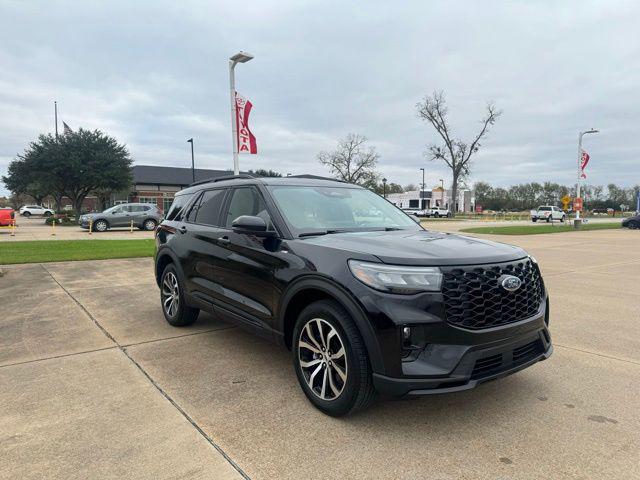 2025 Ford Explorer ST-LINE's photo